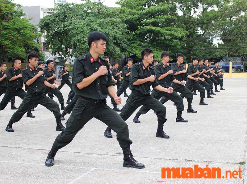 Cảnh sát cơ động phải khỏe mạnh và không có khiếm khuyết cơ thể