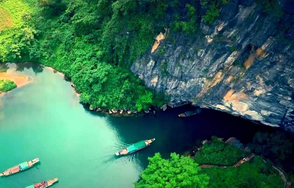 Cảnh đẹp lối vào hang động Phong Nha