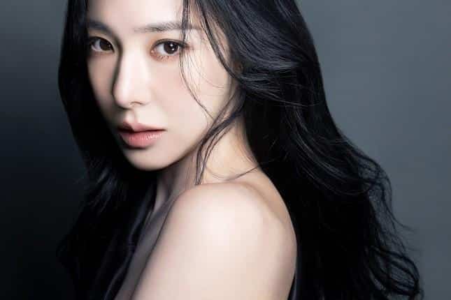 Tiffany Young (SNSD): "Khi còn trẻ tôi thích phong cách SM" và ai rồi cũng khác ảnh 2